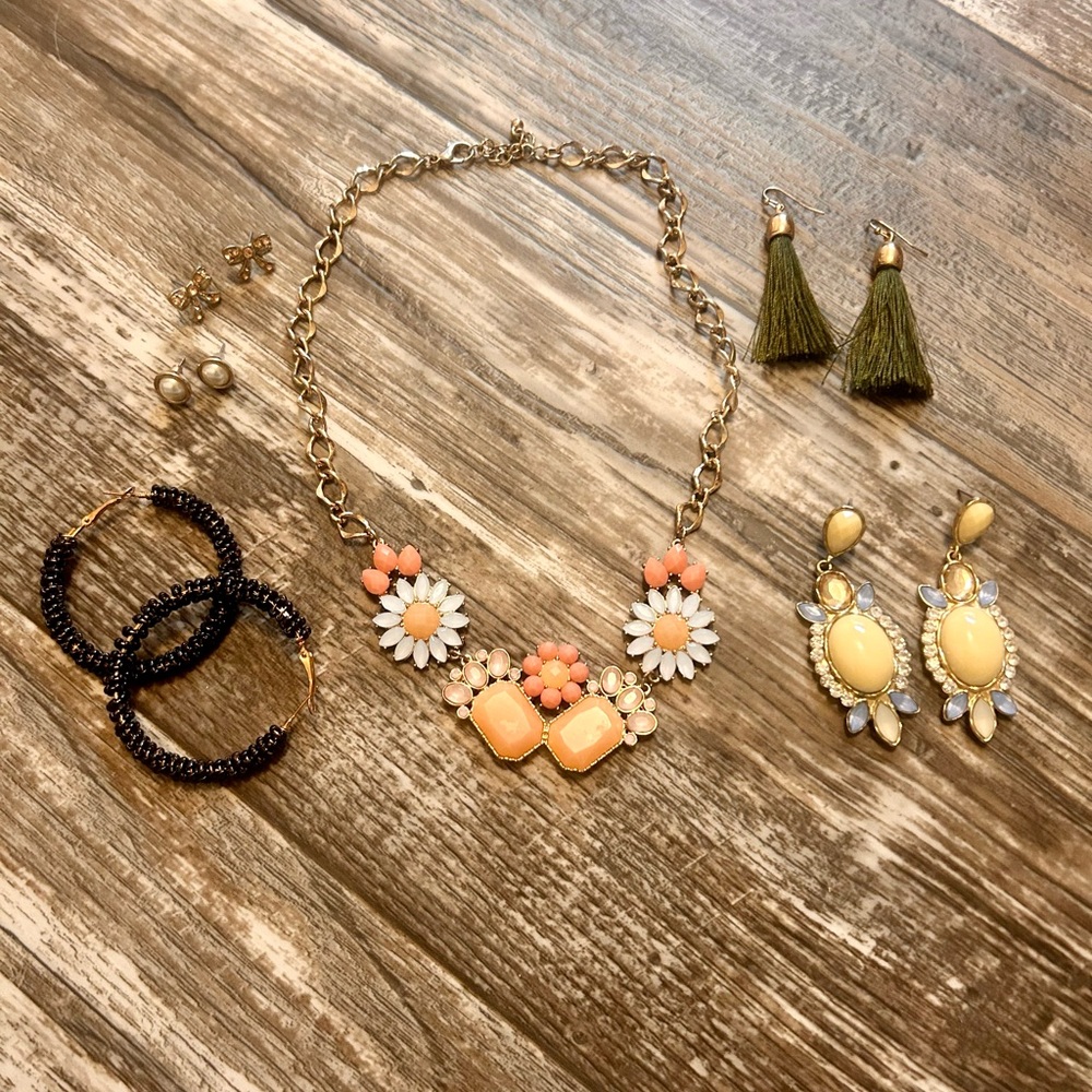 Lot of 6 pcs of jewelry, gold statement necklace, earrings, black hoops, pearls